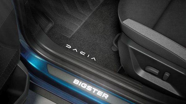 Vrhunske tekstilne podne prostirke i osvijetljeni pragovi vrata - Dacia Bigster dodatna oprema